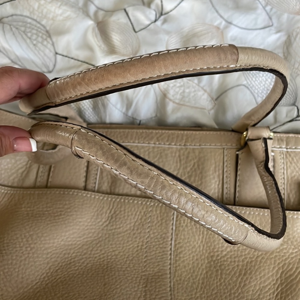 Coach light tan/cream Hampton shoulder bag. - Picture 11 of 16